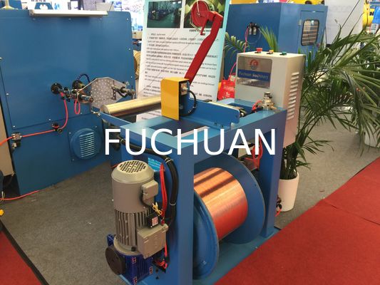 Fio elétrico que torce o equipamento de torção do cabo acionado por correia do Buncher da máquina