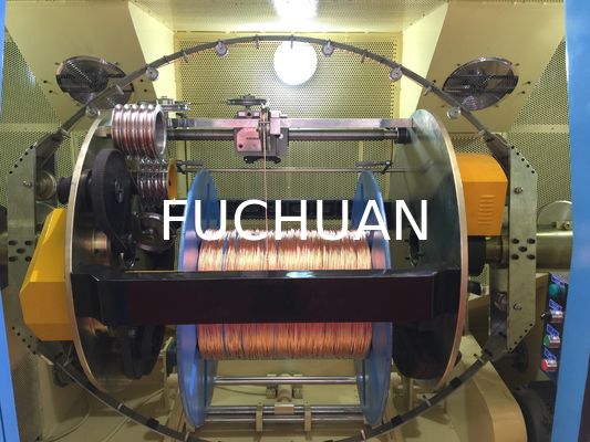 Torção dobro do fio de cobre dos azul-céu que ajunta o cabo do PLC da máquina que torce o equipamento