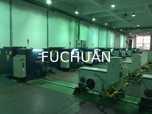 A torção do dobro do fio de cobre que ajunta o ativo múltiplo das bobinas do desenho da máquina paga fora