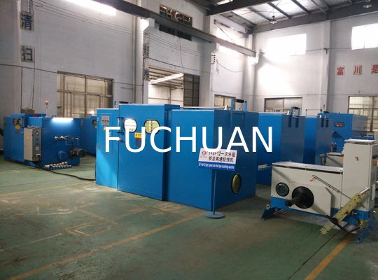 O PLC controla o fio de cobre desencapado que torce a tensão magnética da máquina paga o equipamento