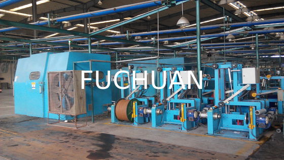 Duplo torcedor para filamento de condutores e colocação de cabos de núcleos